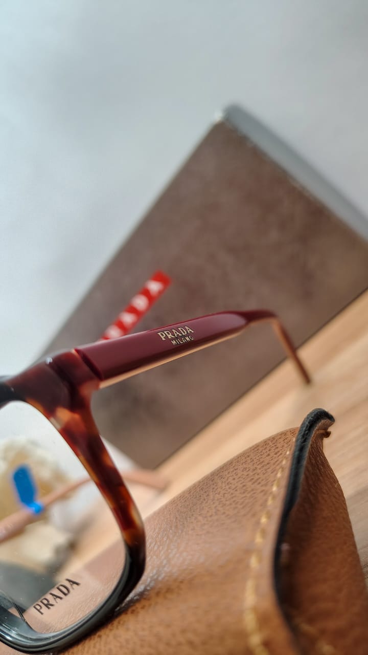 Montura Prada